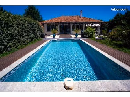 maison 8 pièces 200 m² et t1 indépendant 20m2 - piscine