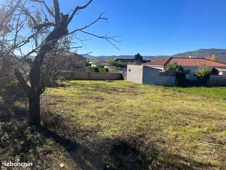 cournon d'auvergne  terrain constructible de 950 m2