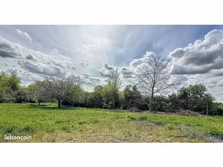 terrain 985 m² nomain