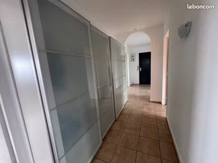 appartement 5 pièces  cave et garage