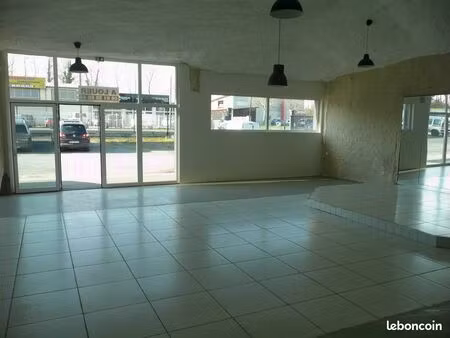 local commercial de 100m2 rt de lourdes juillan