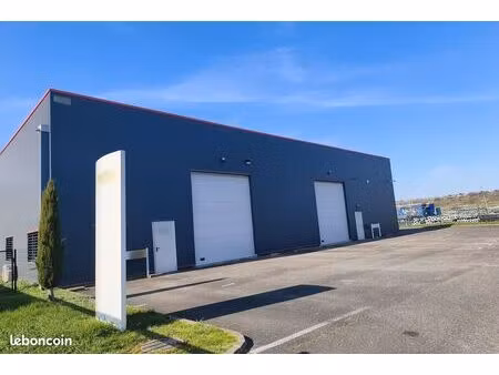 local d'activité 210 m² et bureaux 75 m² - 2 540 ht/hc/mois