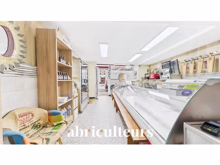 vente bureaux et commerces à saint-jean-d'angély (17400) : à vendre / 78m² saint-jean-d'an