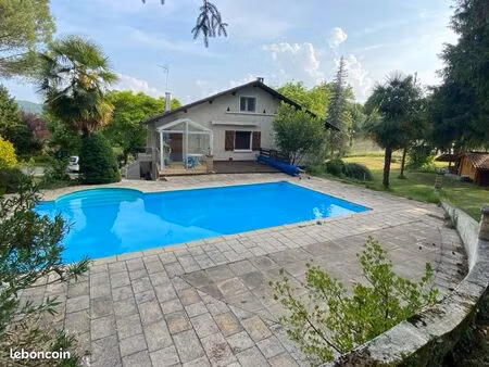 maison avec piscine et dépendance à lissac et mouret