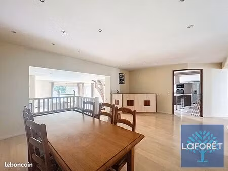 maison 10 pièces 259 m²