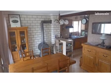 igé  maison de village 80m² habitable + 80m² s/sol avec 780m² de terrain