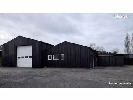 local 397 m² lécousse