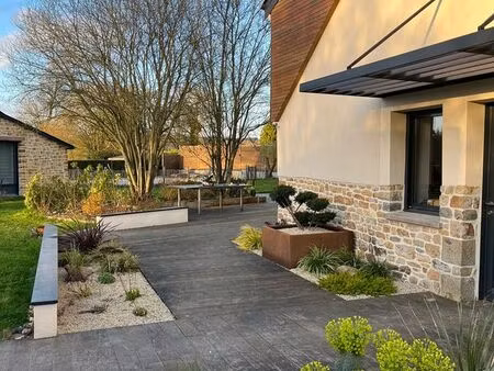 maison ancienne rénovée avec piscine chauffée et dépendance