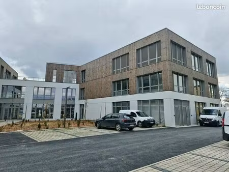 bureaux 300 m² pacé