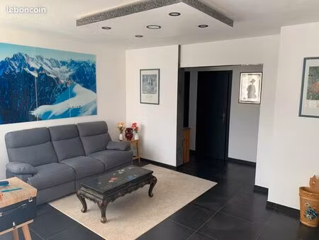 chambery sud- barberaz  bel appartement 3p+c rénové  avec balcon et loggia  cave spacieuse