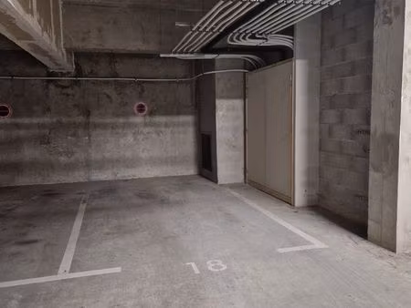 parking sous terrain en face hôpital de chambéry