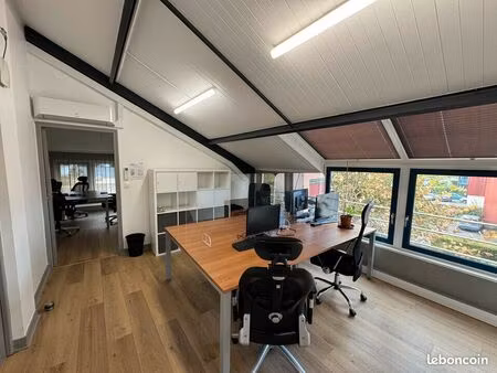 bureaux 111 m²
