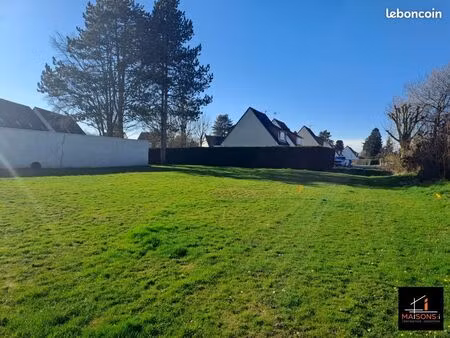 terrain 1 366 m² totes