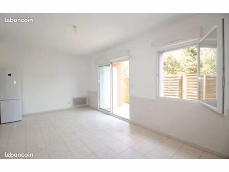 studio 32 m² avec terrasse  jardinet et parking – trignac