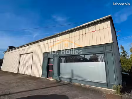 local 830 m² craon