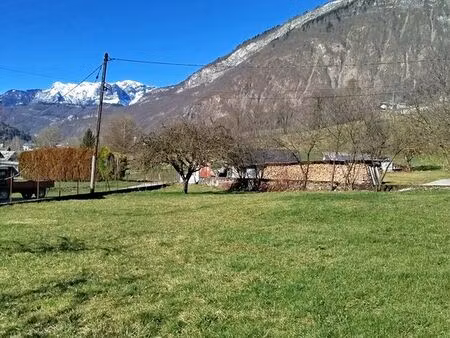 terrain constructible + bâtiment agricole