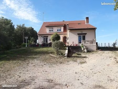 belle et grande maison