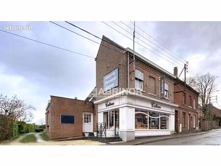 immeuble 5 pièces 738 m²