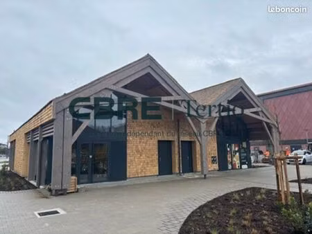 local commercial 135 m² tours