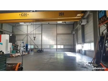 local industriel env. 968 m²