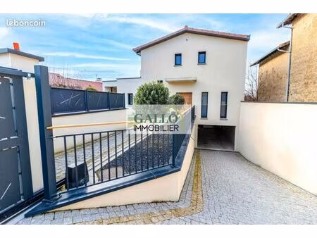 maison 6 pièces 161 m²