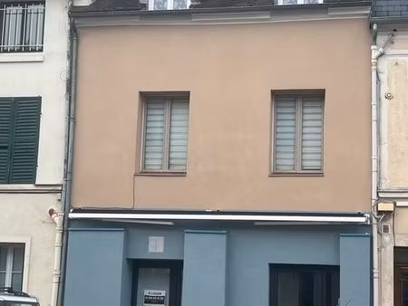 immeuble mixte avec local commercial toutes activités (restauration lourde possible)