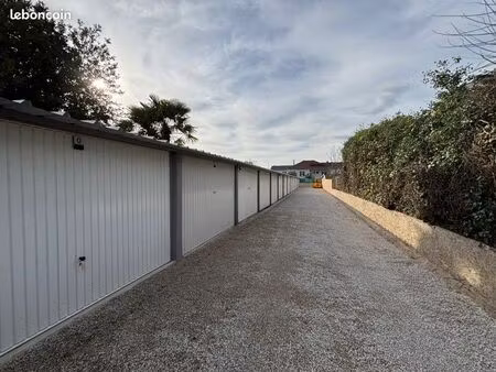 lot de 14 garages