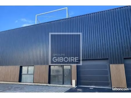 local d'activité 256 m²