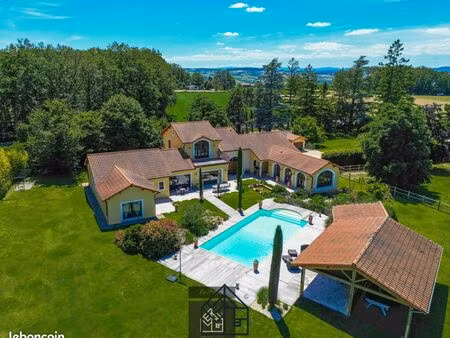 villa 13 pièces 393 m²