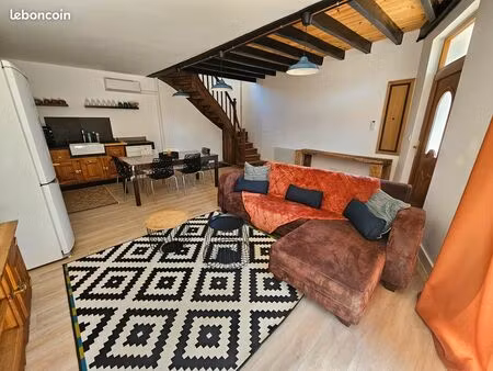 belle maison de bourg a louer entièrement meublée