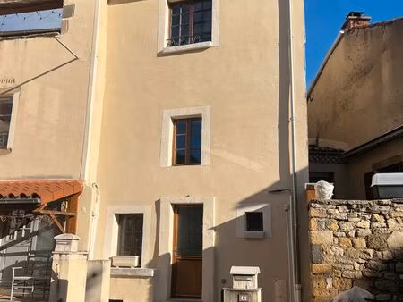 sauvagnat  maison de village de 59 m2 vendue meublée  terrasse & cuvage