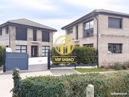 maison 10 pièces 220 m²