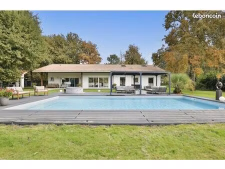 maison 6 pièces 180 m² + 40 m² mansardée - piscine - salles / le bar