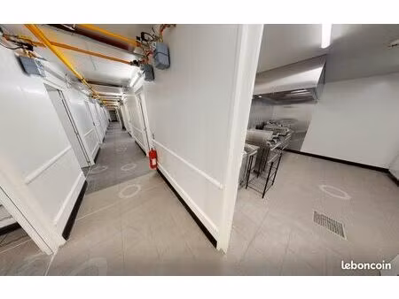 rare - murs de laboratoire - état quasi-neuf