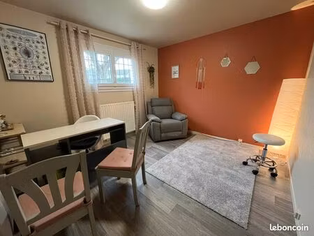 bureau / cabinet à louer