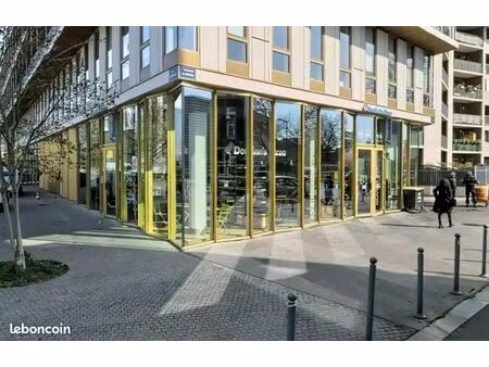 local restaurant 213 m²