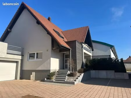 grande maison mitoyenne 142m2 - 5 pièces - 4 chambres - très grand garage