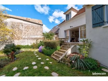 maison 10 pièces 220 m²
