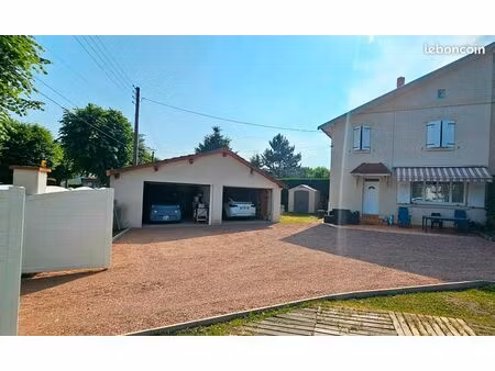 maison familiale avec 4 chambres  2 garages sur 640 m² de terrain à 2 mn du centre ville