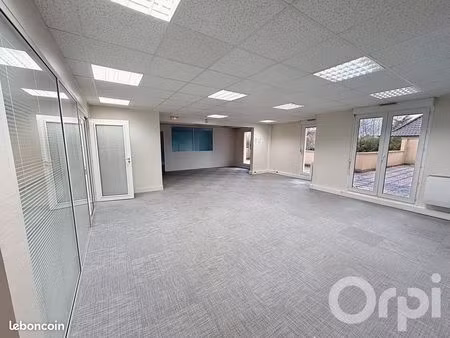 bureaux 168 m²