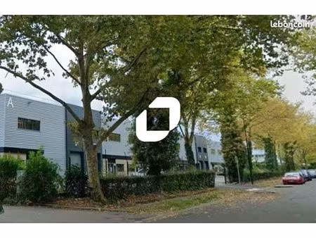 local d'activité 1 000 m²