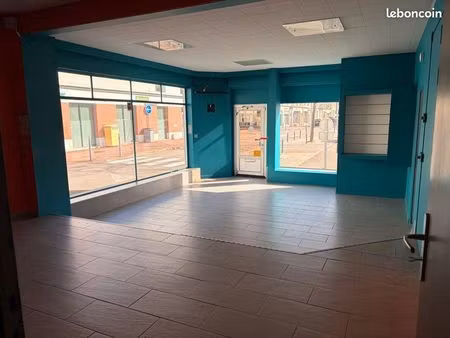 à louer local commercial place giraud