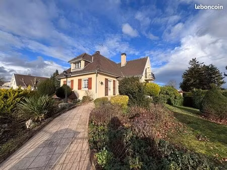 pavillon 5 pièces 196 m²