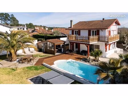 villa atypique avec 3 logements vendus meublés