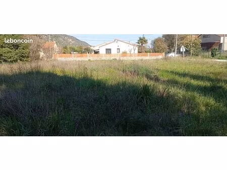 terrain 4 faces viabilisé