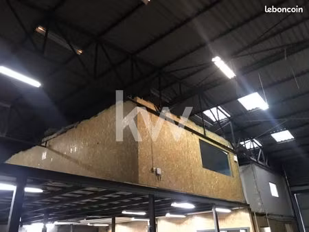 local d'activité 750 m²