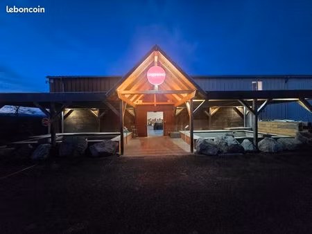 local commercial/ dépôt