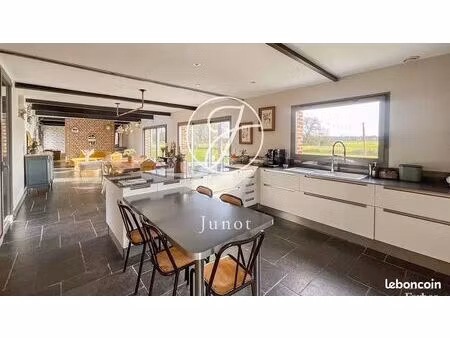maison 5 pièces 212 m²