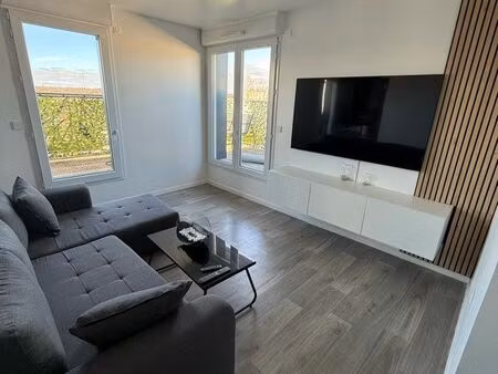 superbe t2 lumineux avec grand balcon et parking – dammarie-les-lys