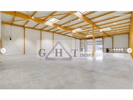 local bureaux 1 636 m²